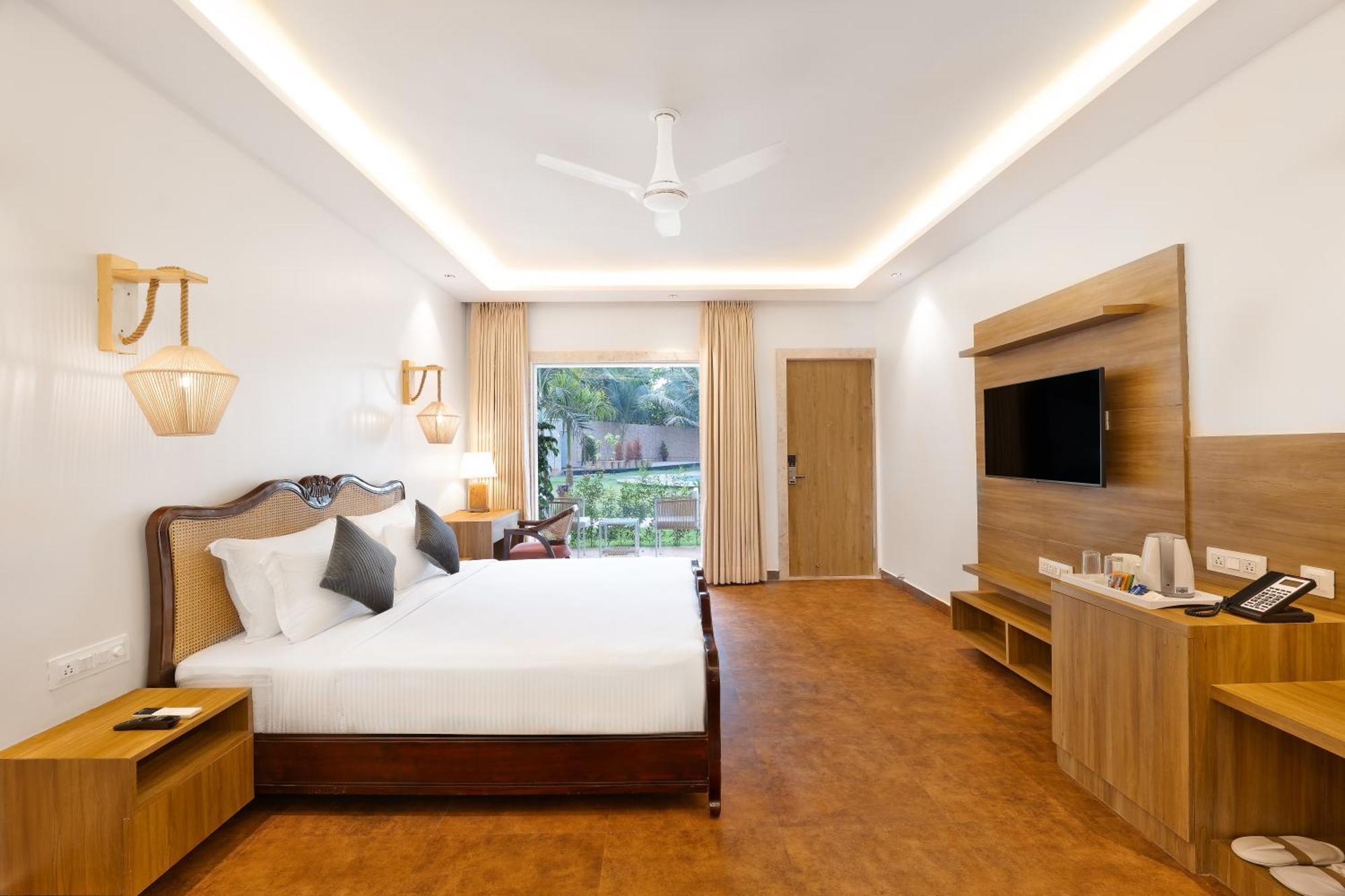 White Wharf Beach Resort Morjim Goa 외부 사진