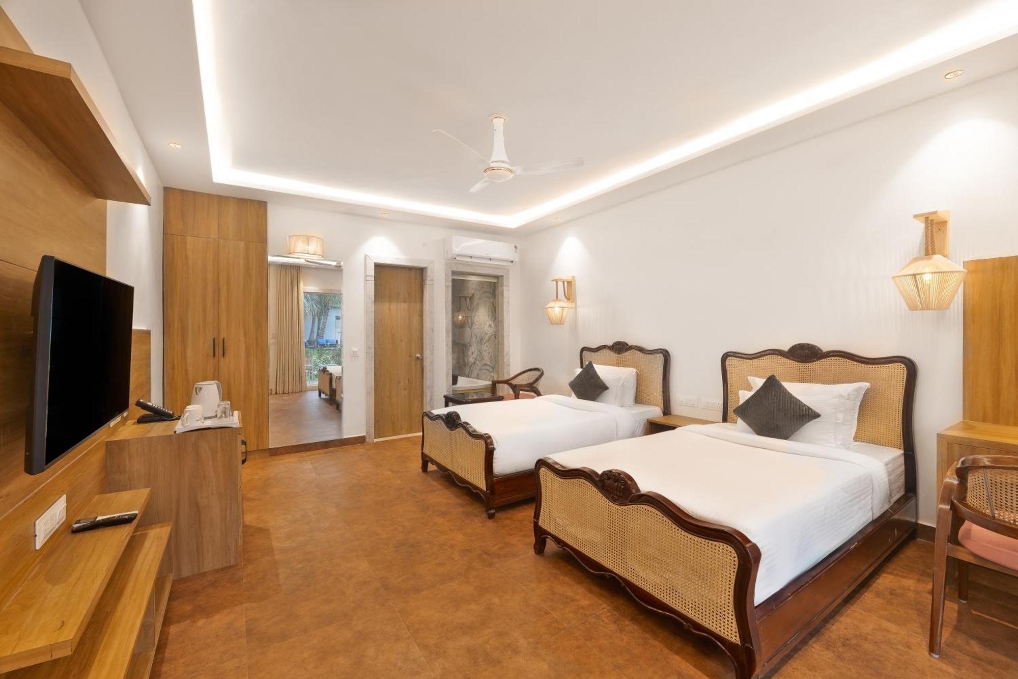 White Wharf Beach Resort Morjim Goa 외부 사진