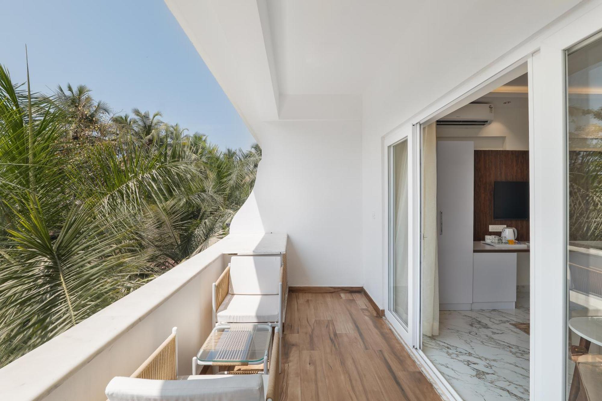 White Wharf Beach Resort Morjim Goa 외부 사진