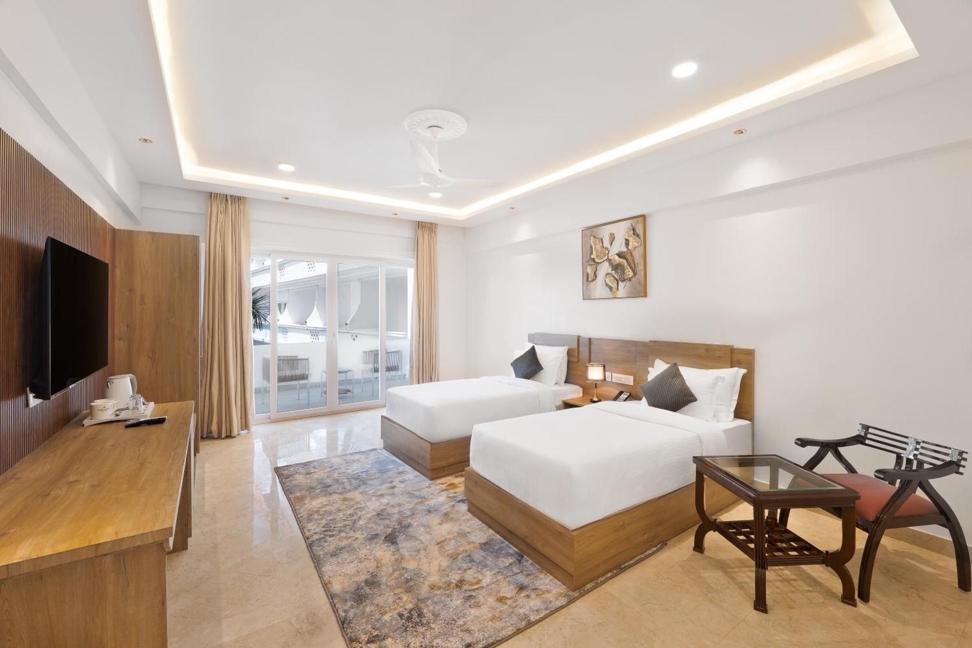White Wharf Beach Resort Morjim Goa 외부 사진