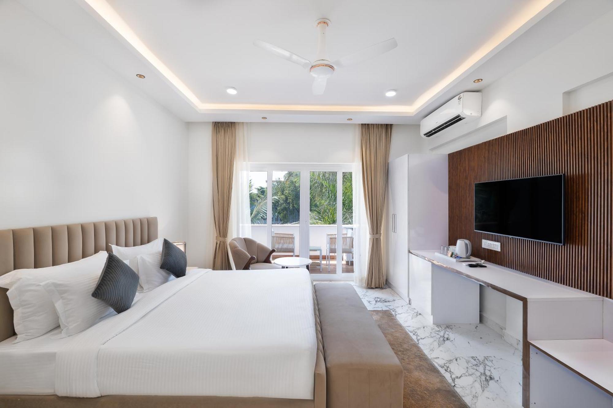 White Wharf Beach Resort Morjim Goa 외부 사진