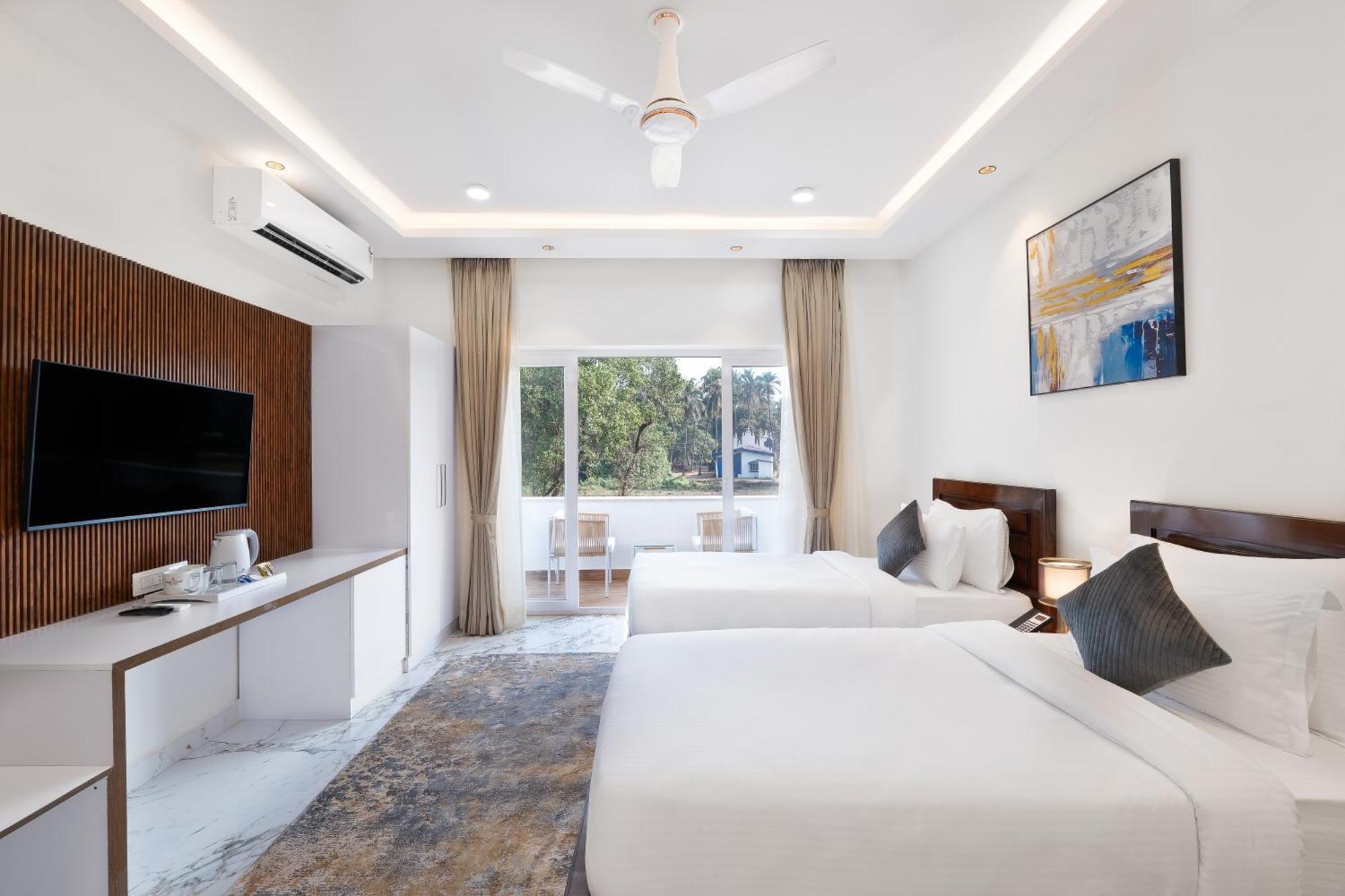 White Wharf Beach Resort Morjim Goa 외부 사진